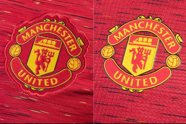 Verschillen in logo tussen replica en authentieke Manchester United thuisshirts