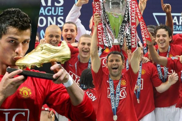 Manchester United spelers vieren de Champions League winst in 2008 in het iconische rode thuisshirt met AIG sponsor.